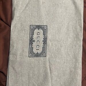 Meet your Posher, Glo